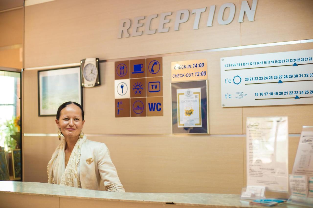 Bohemi And Free Parking Hotel