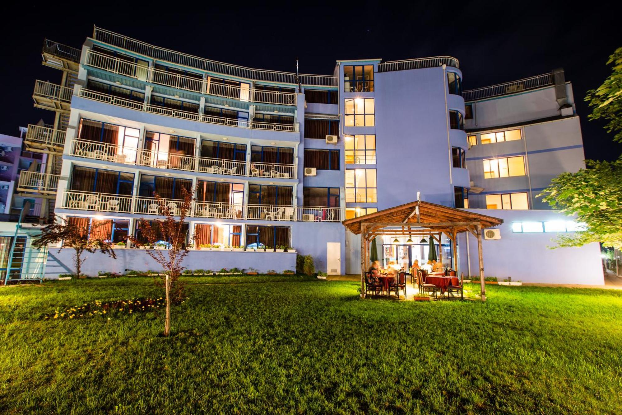 Hotel Bohemi And Free Parking 3*