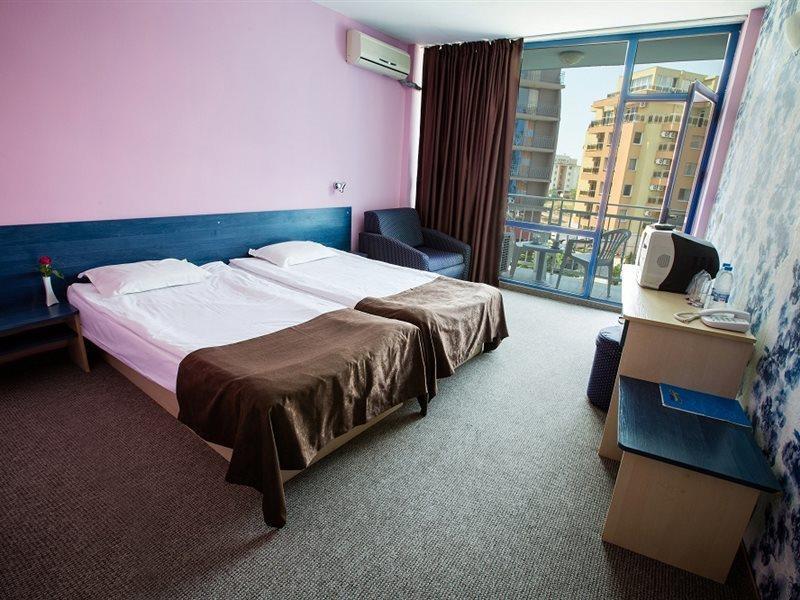 Bohemi And Free Parking Hotel