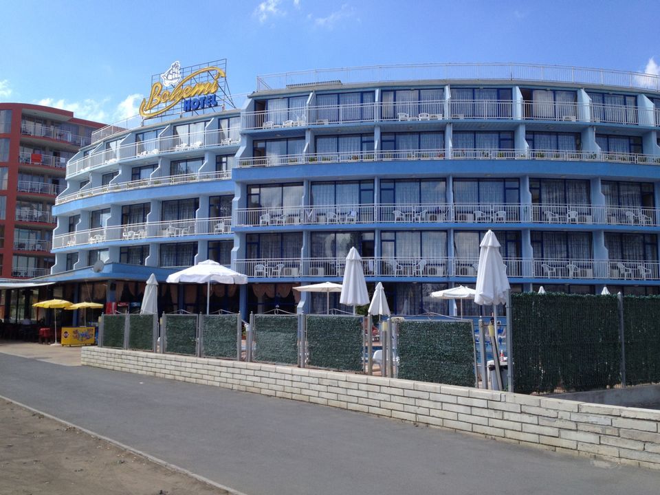 Bohemi And Free Parking