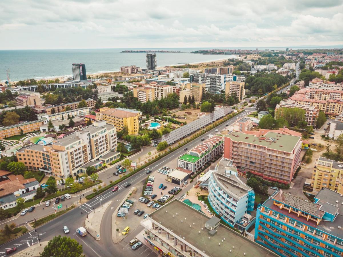 Bohemi And Free Parking 3*