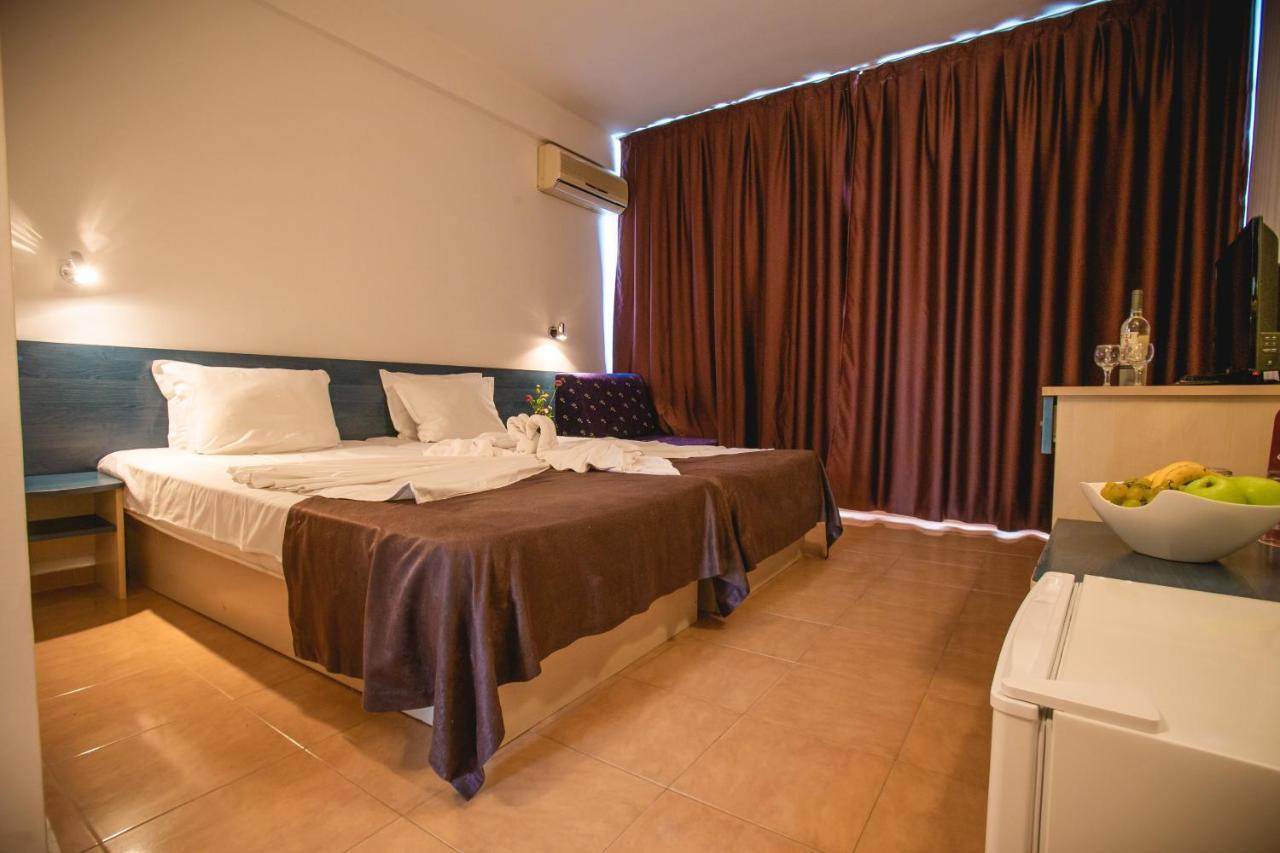 Hotel Bohemi And Free Parking 3*