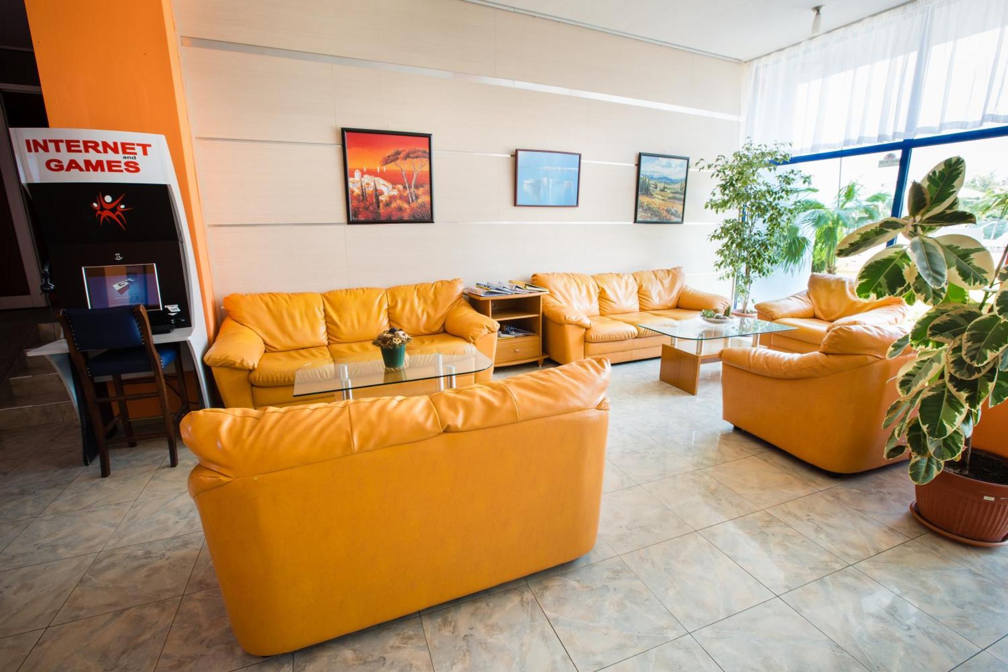 Hotel Bohemi And Free Parking 3*
